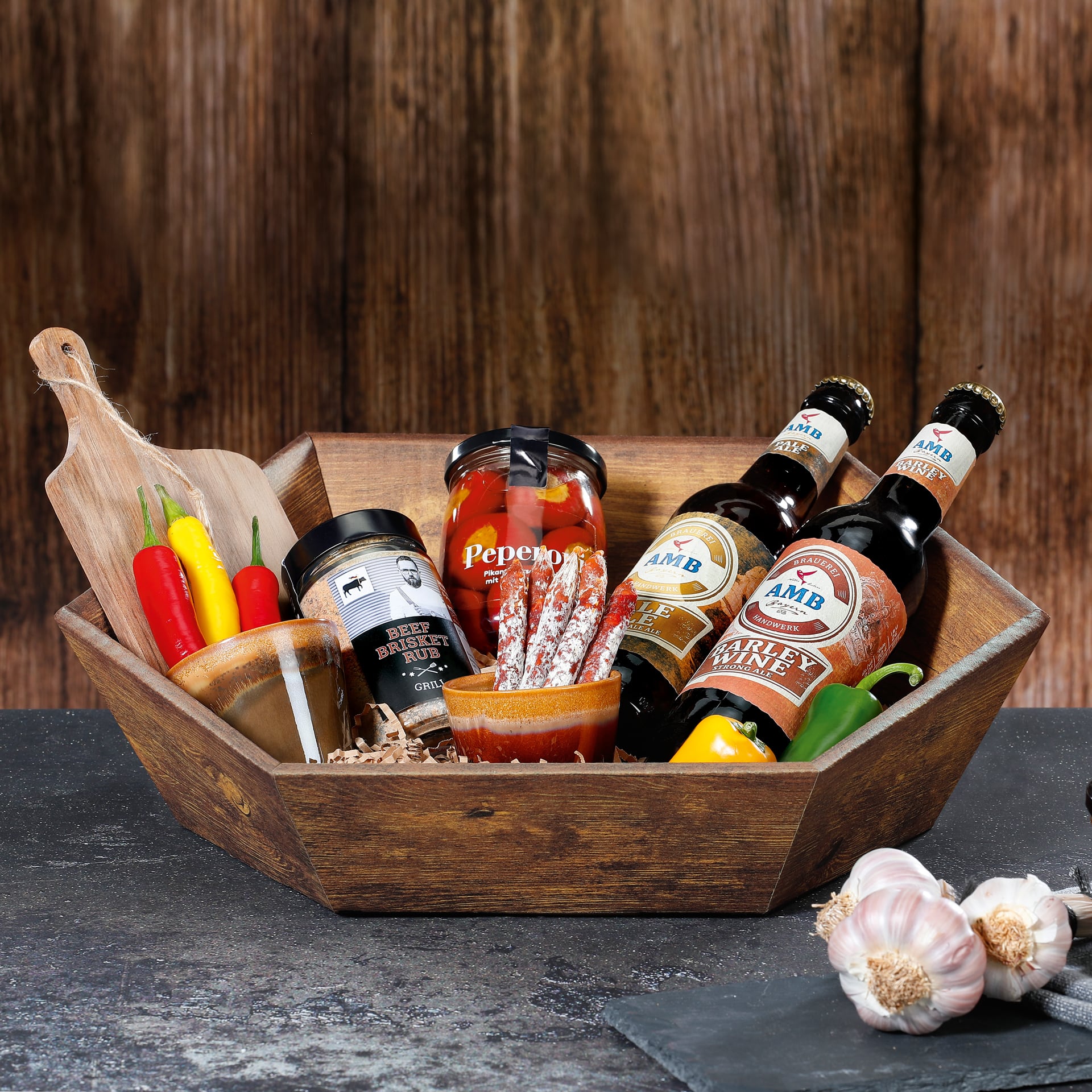 Präsentkorb Vintage mit Inhalt und SizzlePak gefüllt