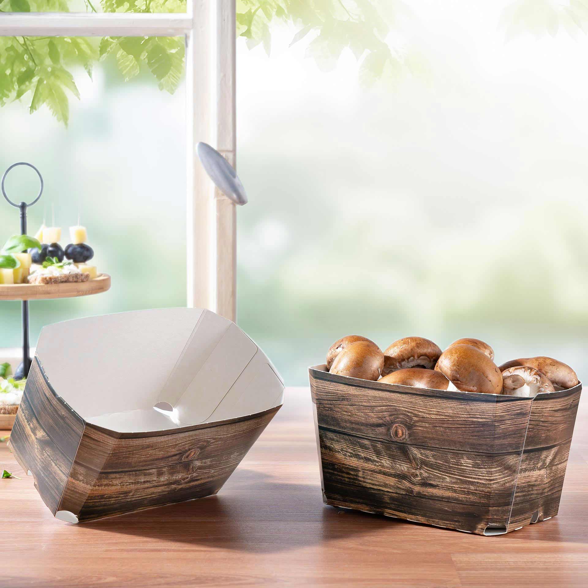 Zwei Obstschalen aus Vollpappe, eine gefüllt mit Champignons.