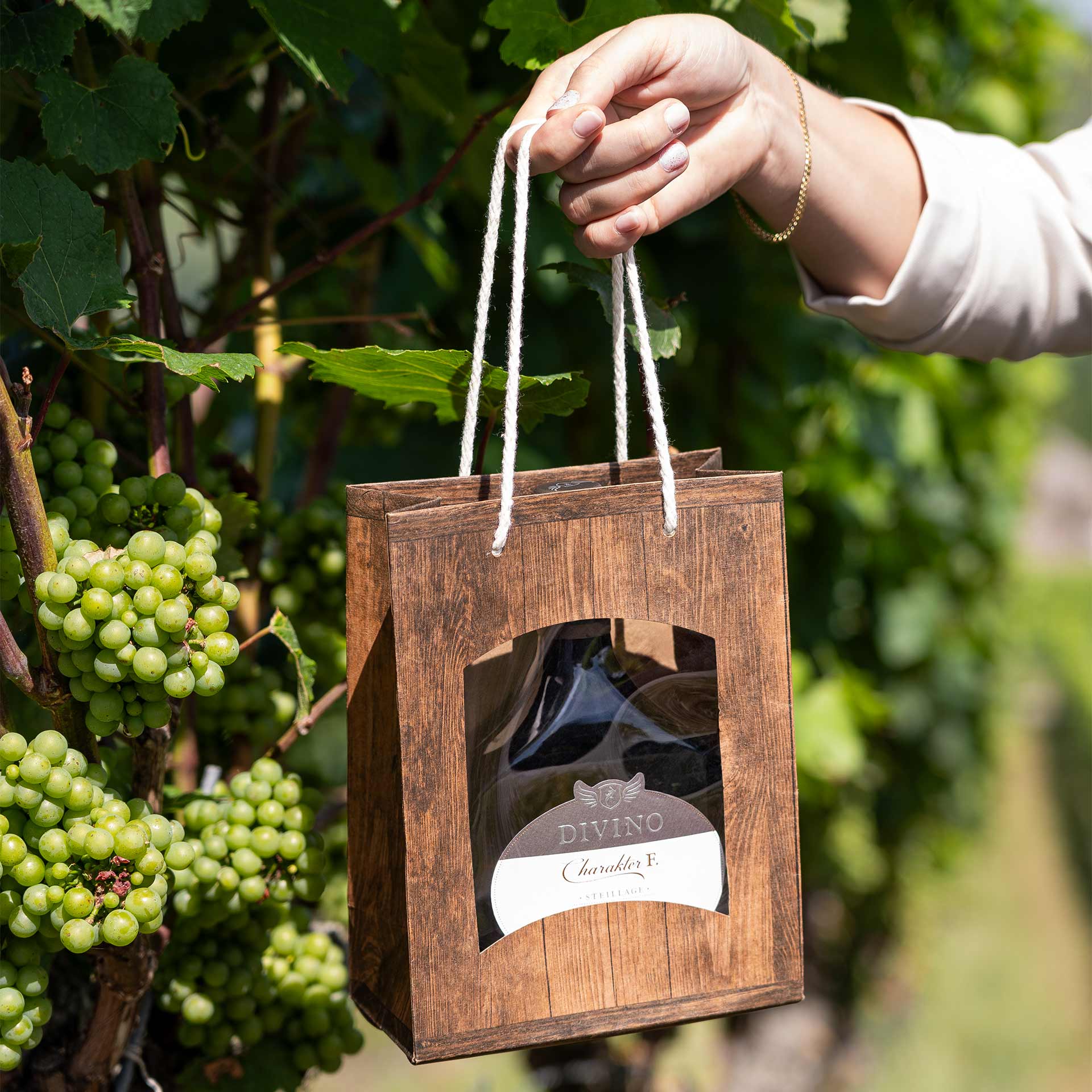 Geschenktüte Vintage mini Bocksbeutel mit Weinrebe
