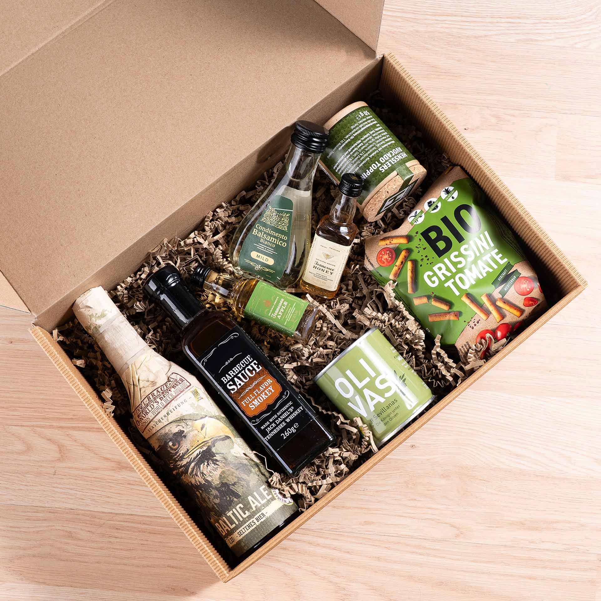 Delikatessenkarton Natura geöffnet mit Inhalt