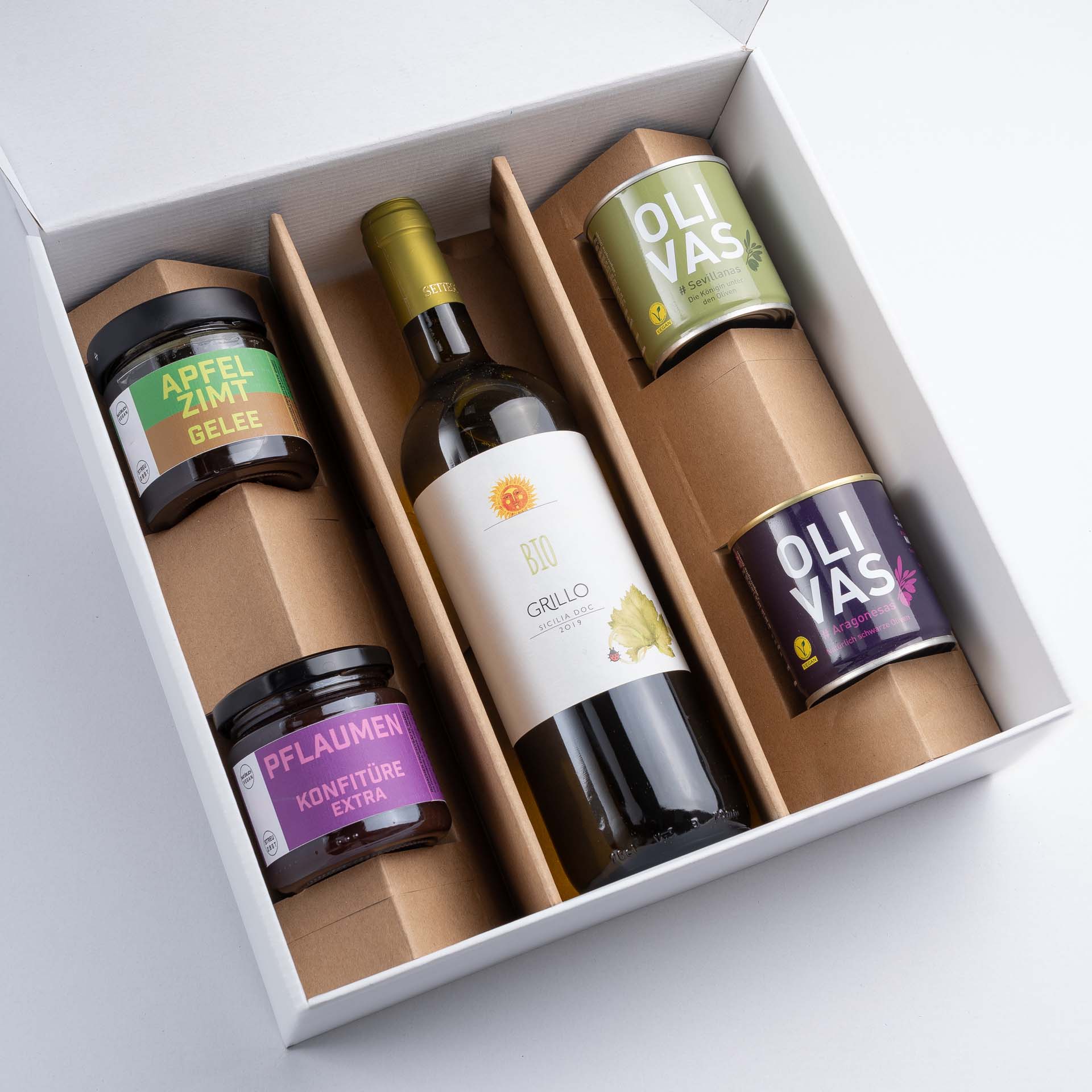 Natura Einlage in einer weißen Geschenkbox groß und Produkten