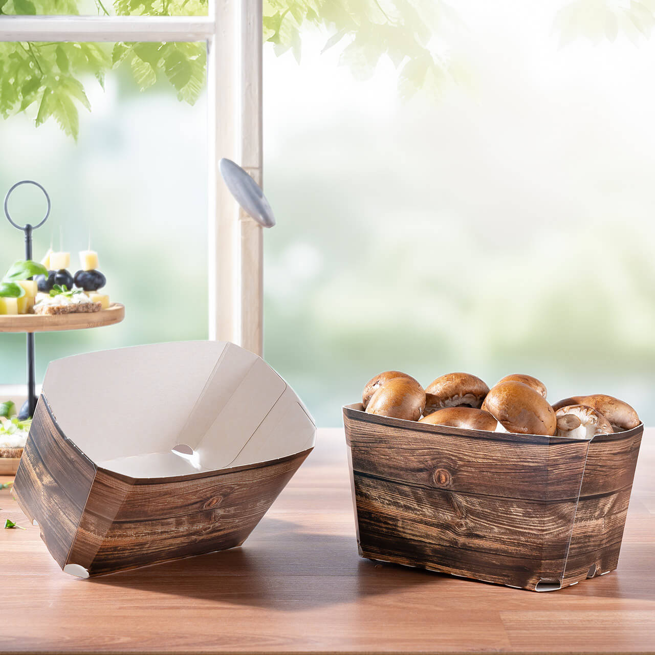 Universalschale für 1kg gefüllt mit Champignons sowie eine leere Champignonschale links