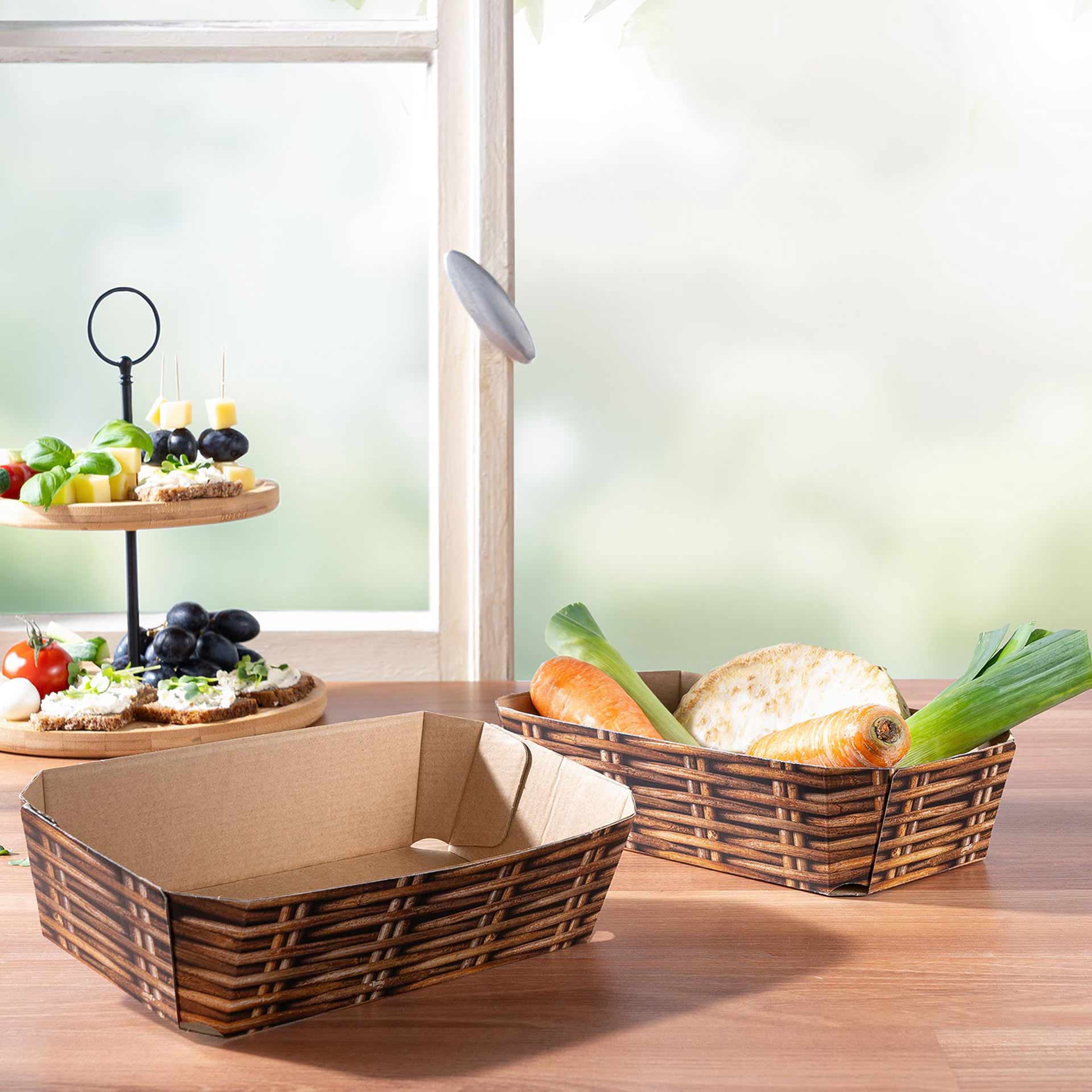 Zwei Suppengemüse Schalen aus Wellpappe mit Suppengemüse.