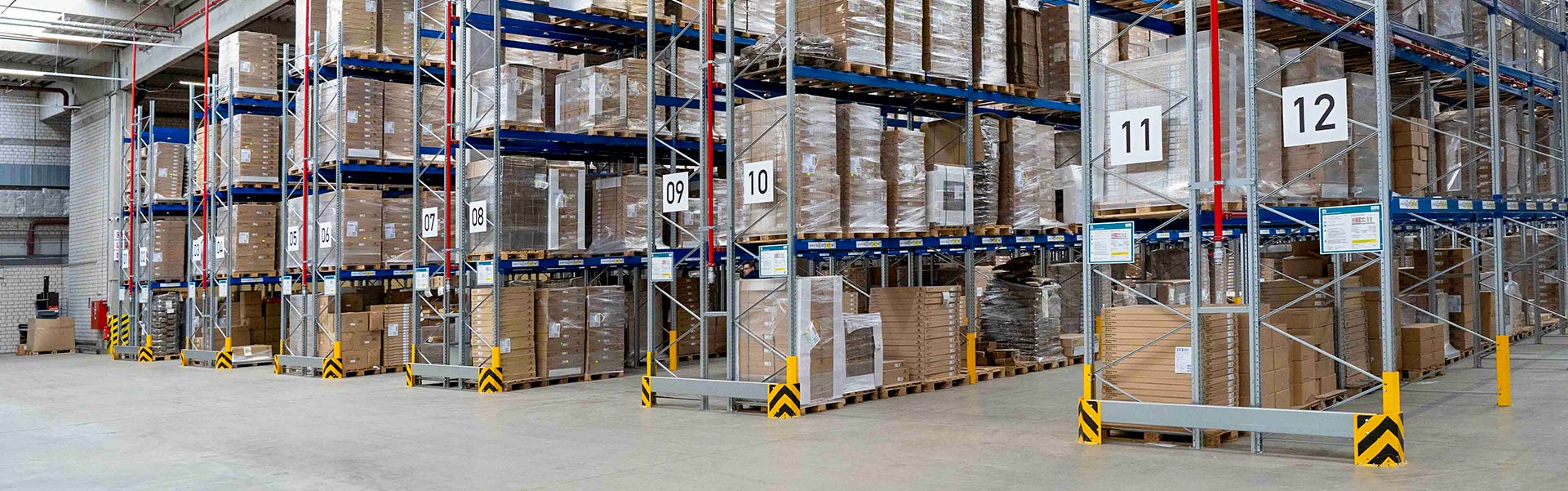 Lager mit Paletten