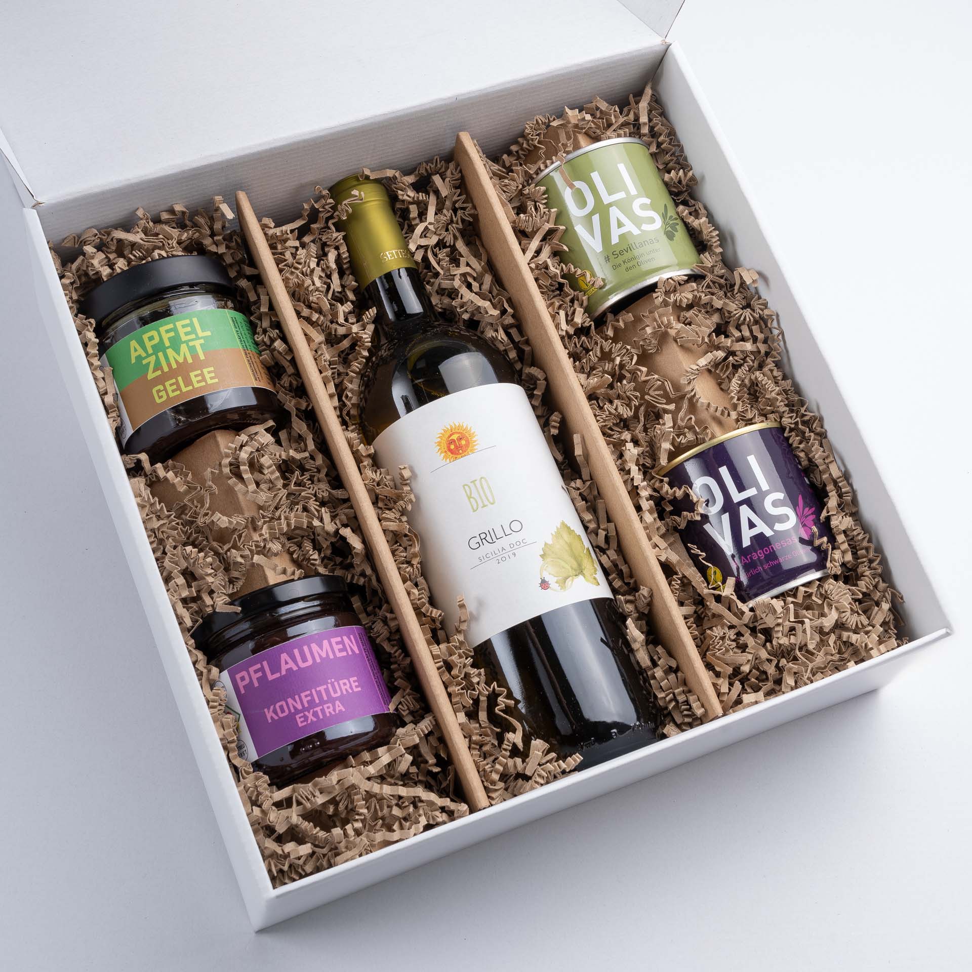 Natura Einlage in einer weißen Geschenkbox groß mit SizzlePak und Produkten