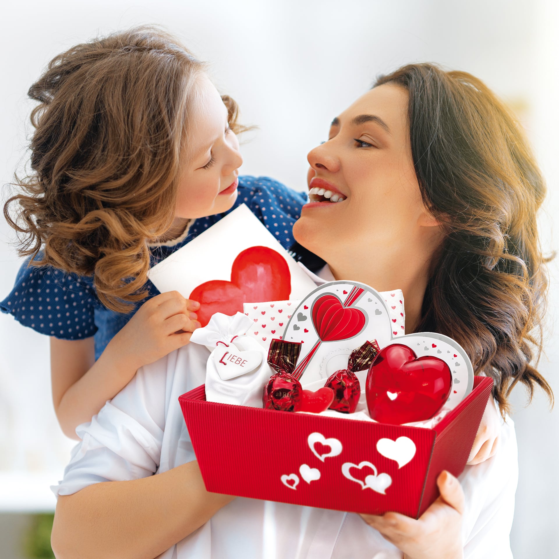 Präsentkorb viereckig - Herz Rot - mittel